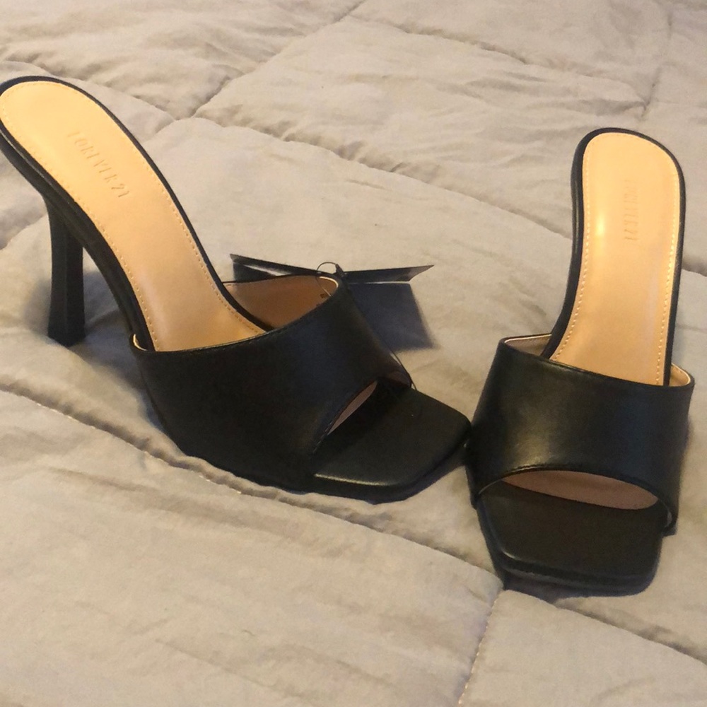 NWT- black slip on heels